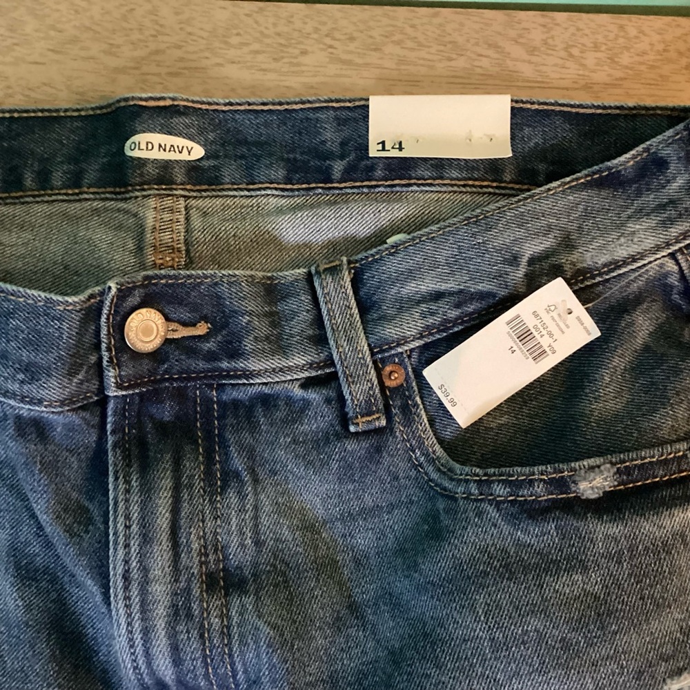 Old Navy NWT Distressed Dad Jean Shorts - 5 inch inseam - Picture 5 of 12